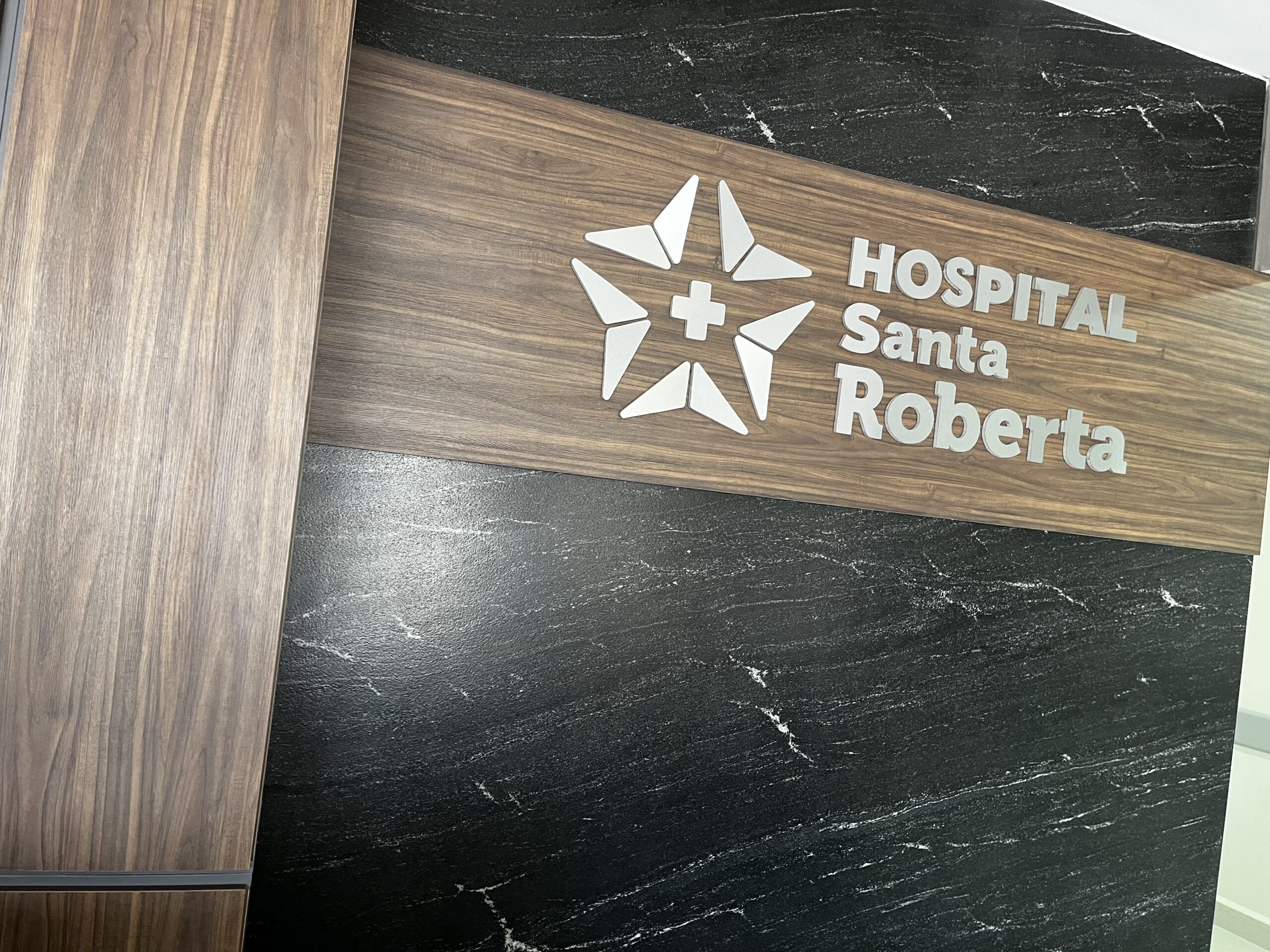 Logo letrero Hospital Santa Roberta
